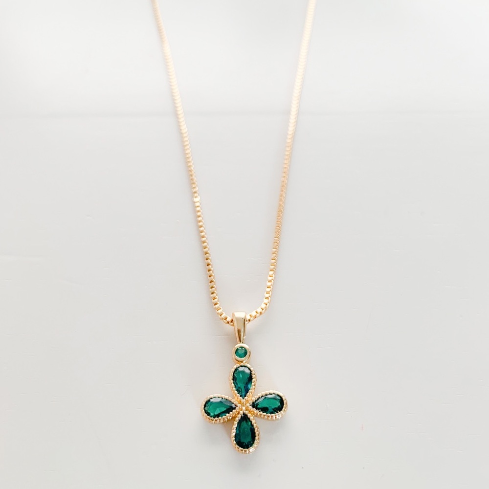 Four Leaf Clover Necklace | 14k Gold Filled - Picture 5 of 8